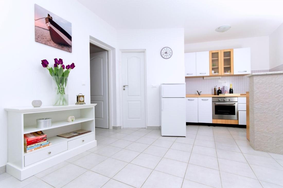 Jana Apartment *