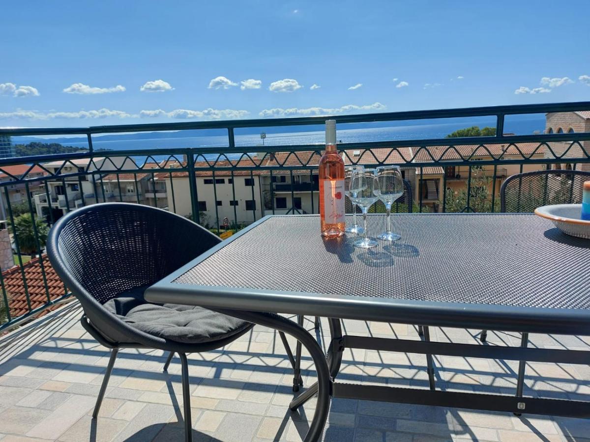 Jana Apartman *