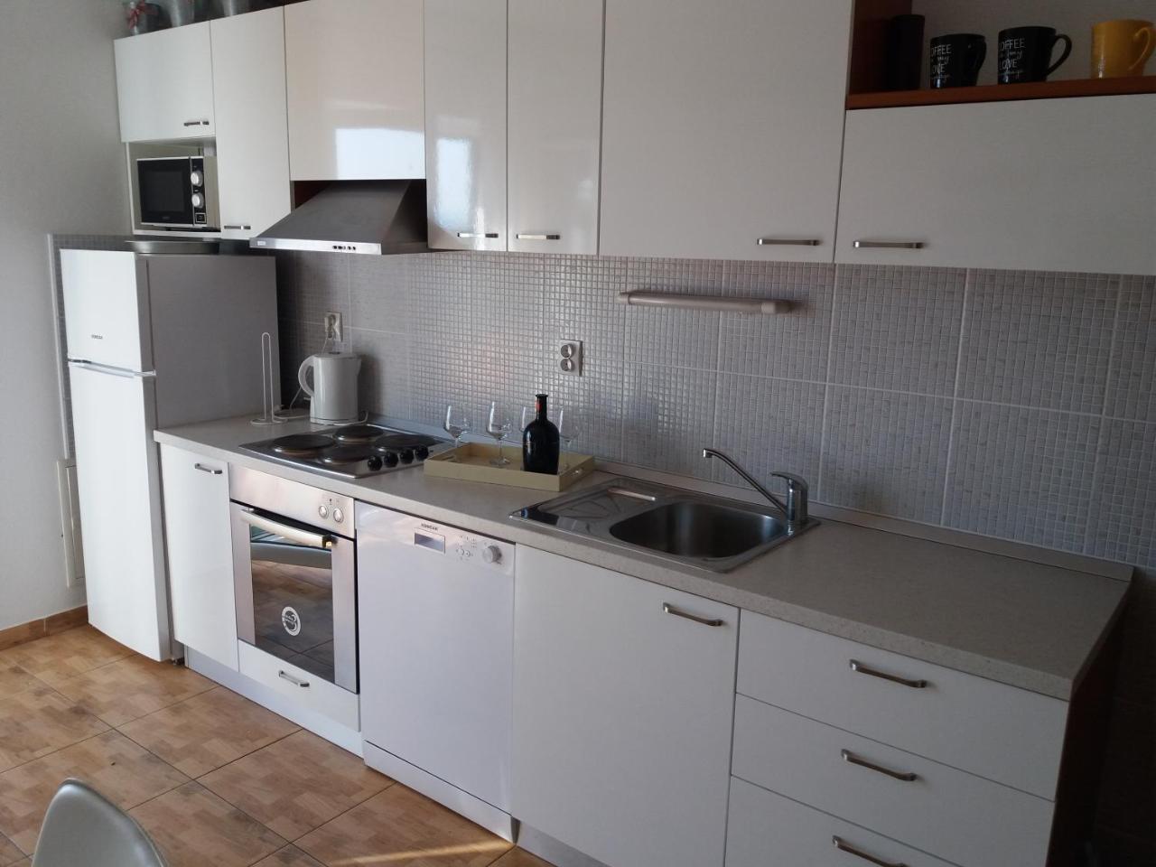 Jana Apartment *